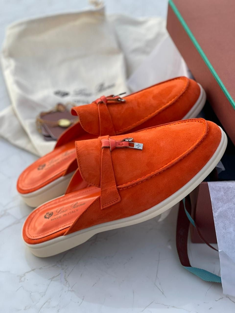 Mocassins ￼￼