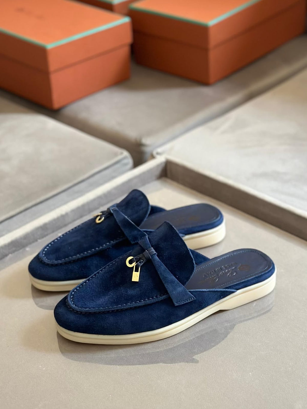 Mocassins ￼￼
