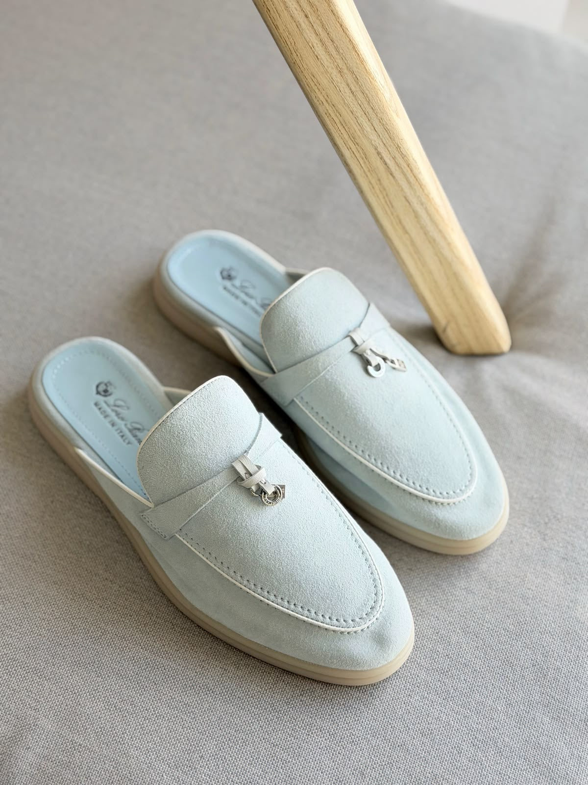 Mocassins ￼￼