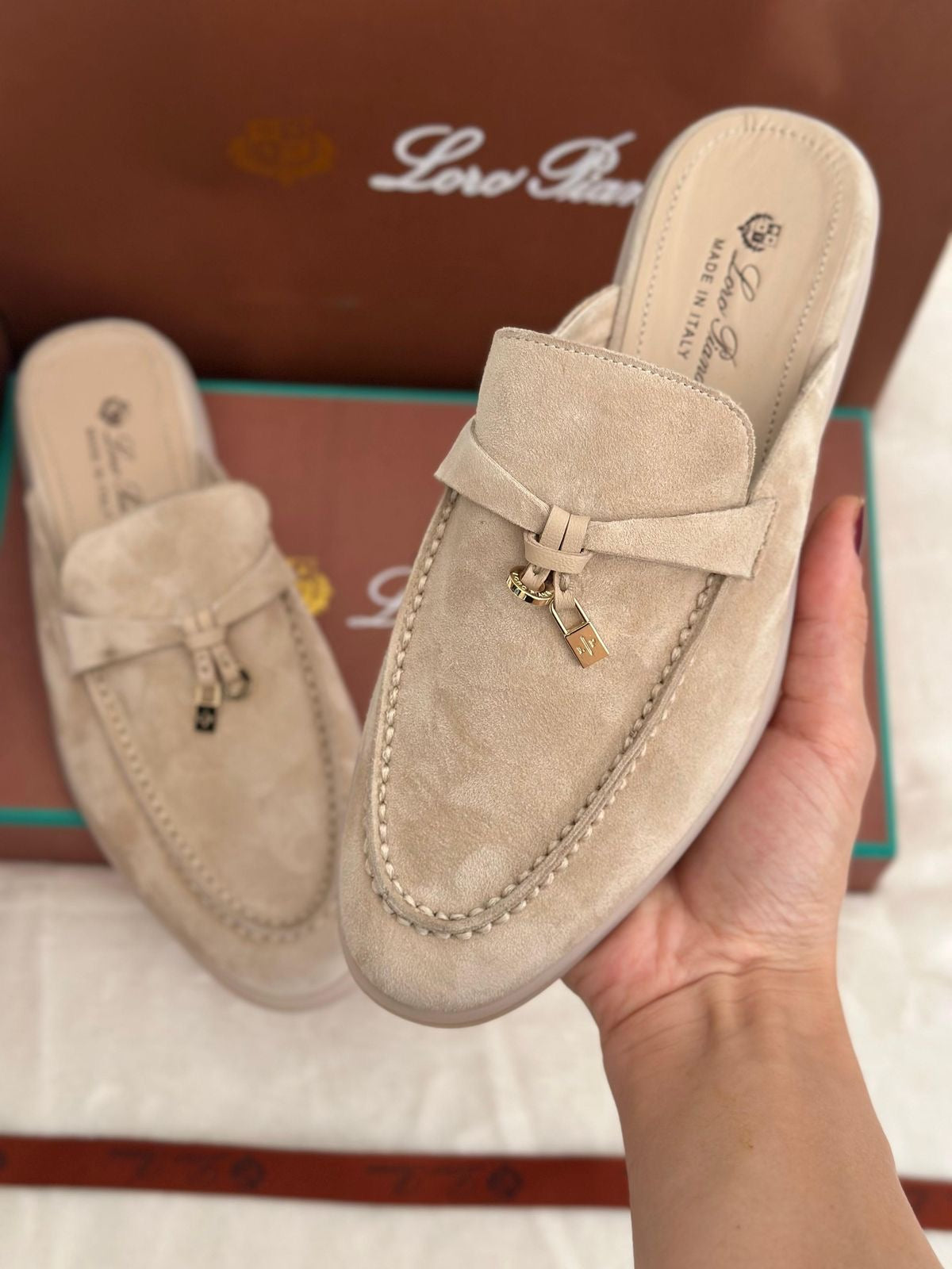 Mocassins ￼￼