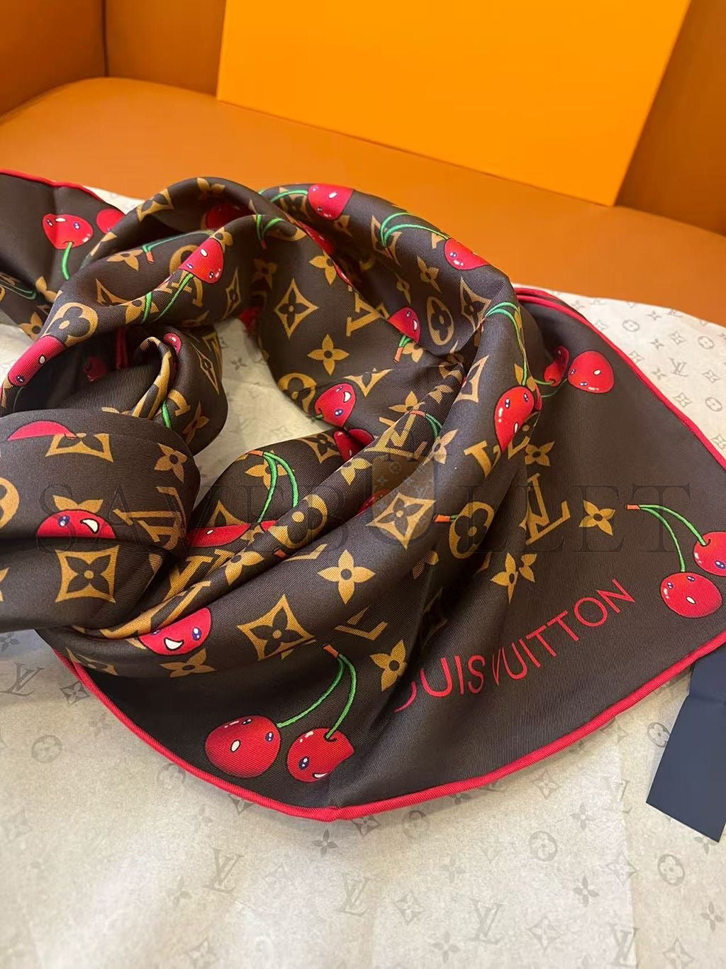 Foulard LV cerise